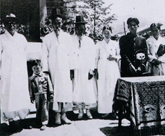 의거 17주년 기념탑 제막 후 촬영